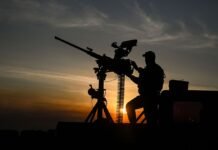 Летели «Искандеры», «Бандероли» и почти 200 дронов: как ПВО отразилf ночную атаку РФ