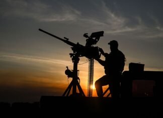 Летели «Искандеры», «Бандероли» и почти 200 дронов: как ПВО отразилf ночную атаку РФ
