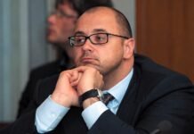 Ехал на концерт, а оказался в миграционном изоляторе: в Швеции задержали бывшего депутата Святаша