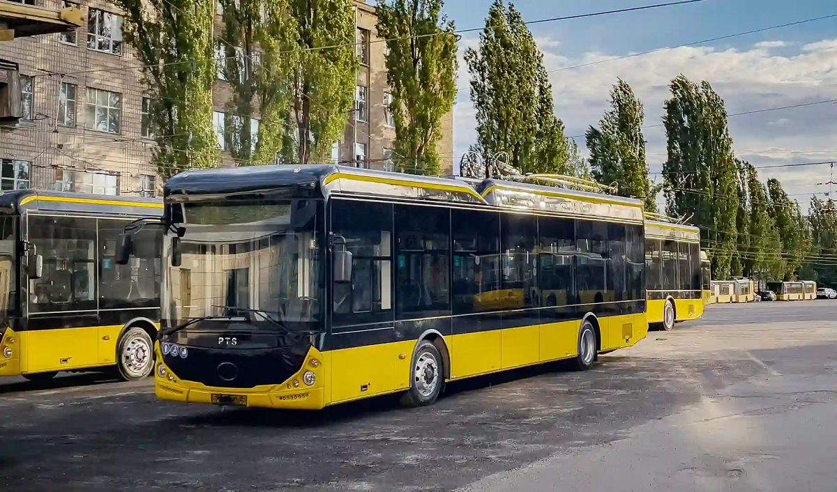 В Киеве приостановили движение общественного транспорта: о каких районах речь и в чем причина