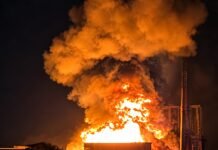В РФ после атаки горит завод «Азот», связанный с производством взрывчатки: что известно