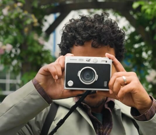 Новая камера Fujifilm, печатающая фото со смартфона: представлена Instax Mini Evo 2 (видео)