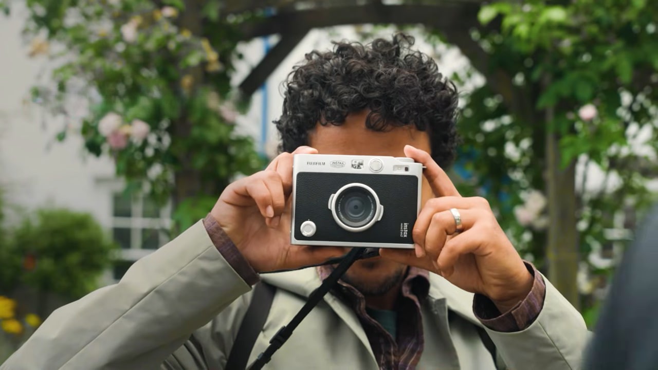 Новая камера Fujifilm, печатающая фото со смартфона: представлена Instax Mini Evo 2 (видео)