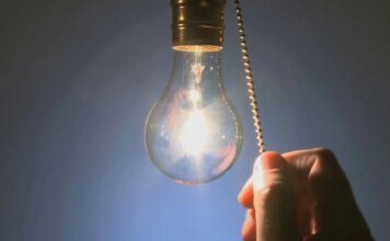 Часть Украины 20 октября будет жить по графикам отключений — сколько очередей останется без света
