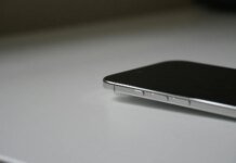 Поставки смартфонов в мире обрушились до минимума за 14 лет