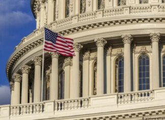 Дефицит бюджета США приблизился к $2 трлн из-за стремительного роста государственных расходов