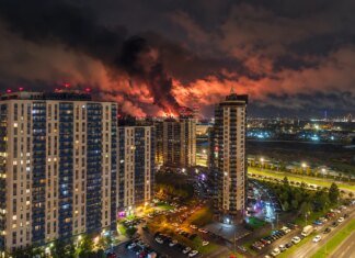 "Белые ночи" в Петербурге: дроны атаковали нефтяной терминал и дата-центр VK