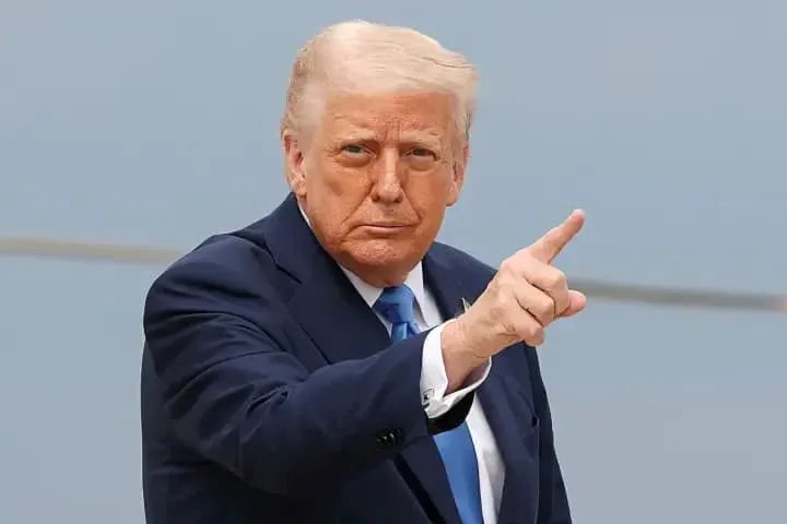 Рейтинг Трампа упал до минимума за оба срока президентства — опрос