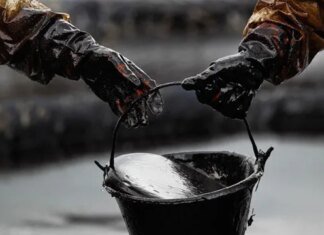 Нефть Brent подешевела после пятимесячного максимума — что этому способствовало