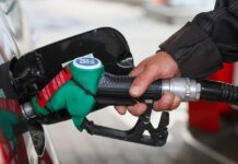 В России готовят новое повышение цен на бензин из-за дефицита топлива после ударов по НПЗ