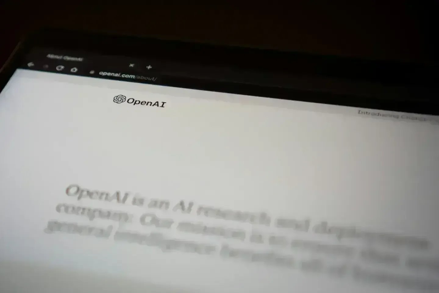 OpenAI больше не будет обучать свои модели ИИ на открытом интернете — СМИ