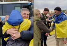 «Будет оказана необходимая помощь»: украинцы из Олешков пересекли госграницу — Зеленский (видео)
