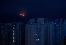 Свет будут отключать почти весь день: где 12 октября будут действовать графики и ограничения