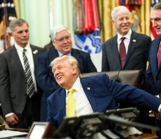 Удар в спину Украине: Трамп отменил пошлины и санкции против России в соответствии с «законом Грема»