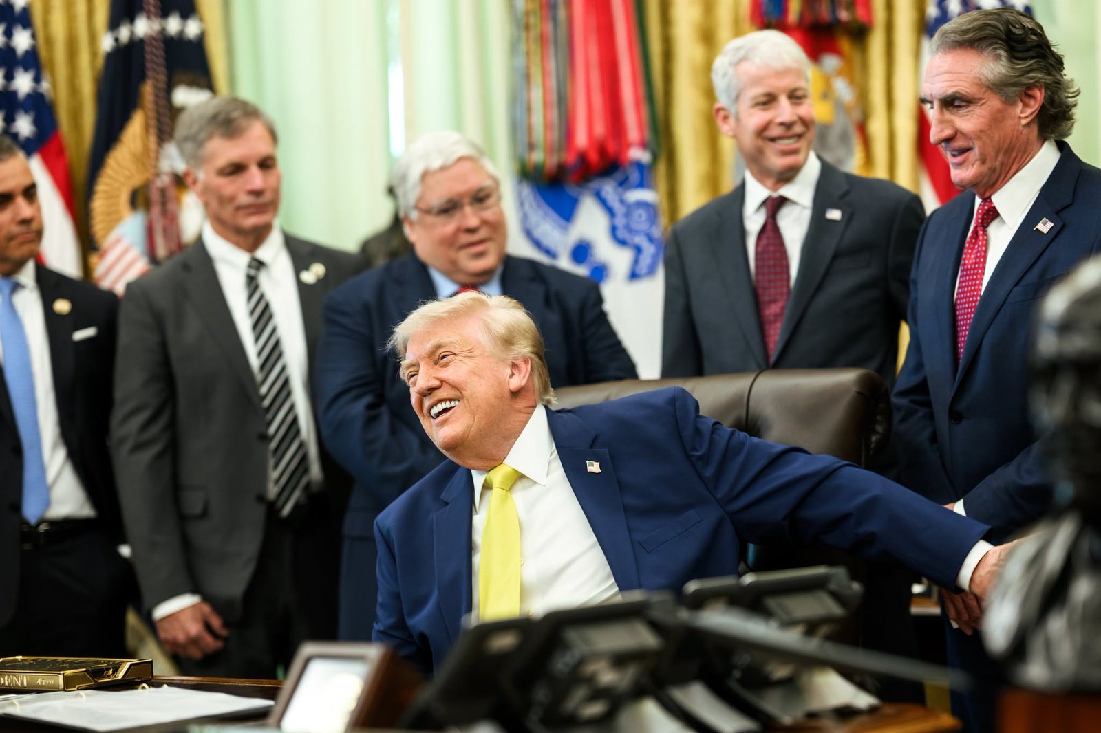 Удар в спину Украине: Трамп отменил пошлины и санкции против России в соответствии с «законом Грема»