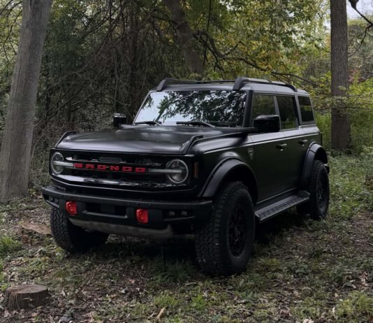 Bronco получил броню, мощную подвеску и новый свет: Ford назвала цену дополнительного пакета
