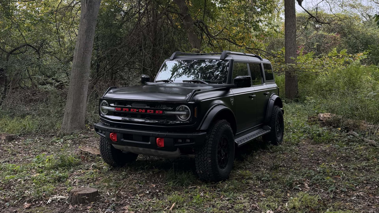 Bronco получил броню, мощную подвеску и новый свет: Ford назвала цену дополнительного пакета