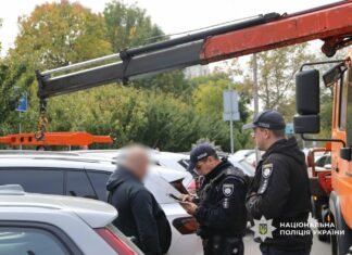 В Одессе наказали водителей за незаконную парковку: два автомобиля забрал эвакуатор