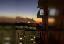 В российском Воронеже горит крупный ТЦ: перед этим в городе слышались взрывы на фоне массированной атаки (видео)