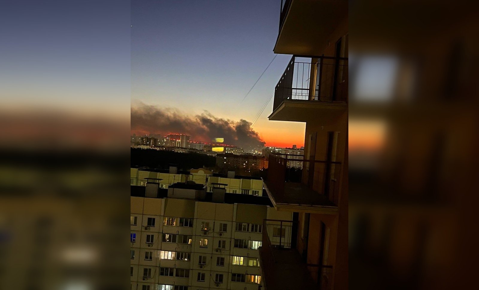 В российском Воронеже горит крупный ТЦ: перед этим в городе слышались взрывы на фоне массированной атаки (видео)