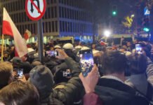 В Варшаве вспыхнули массовые протесты с участием силовиков: сообщается о попытке государственного переворота (видео)