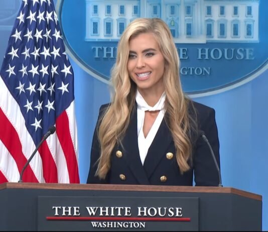 Не прошло и недели: от Трампа ушла очередная пресс-секретарь «из-за издевательств»