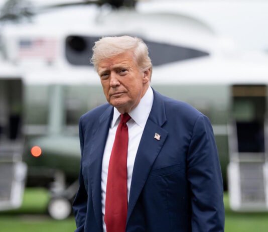 Пришло время, чтобы кто-то другой вел переговоры от имени Украины, — Трамп (видео)