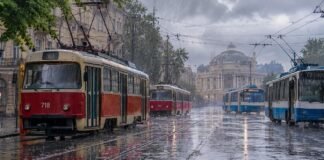 Трамваи стали, троллейбусы изменили направления: что происходит с электротранспортом в Одессе из-за дождя