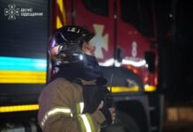 Огонь охватил многоэтажку в Одессе: среди пострадавших есть ребенок