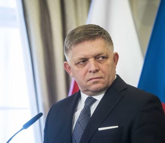Фицо едет на переговоры во Львов и одновременно возобновляет комиссию с РФ