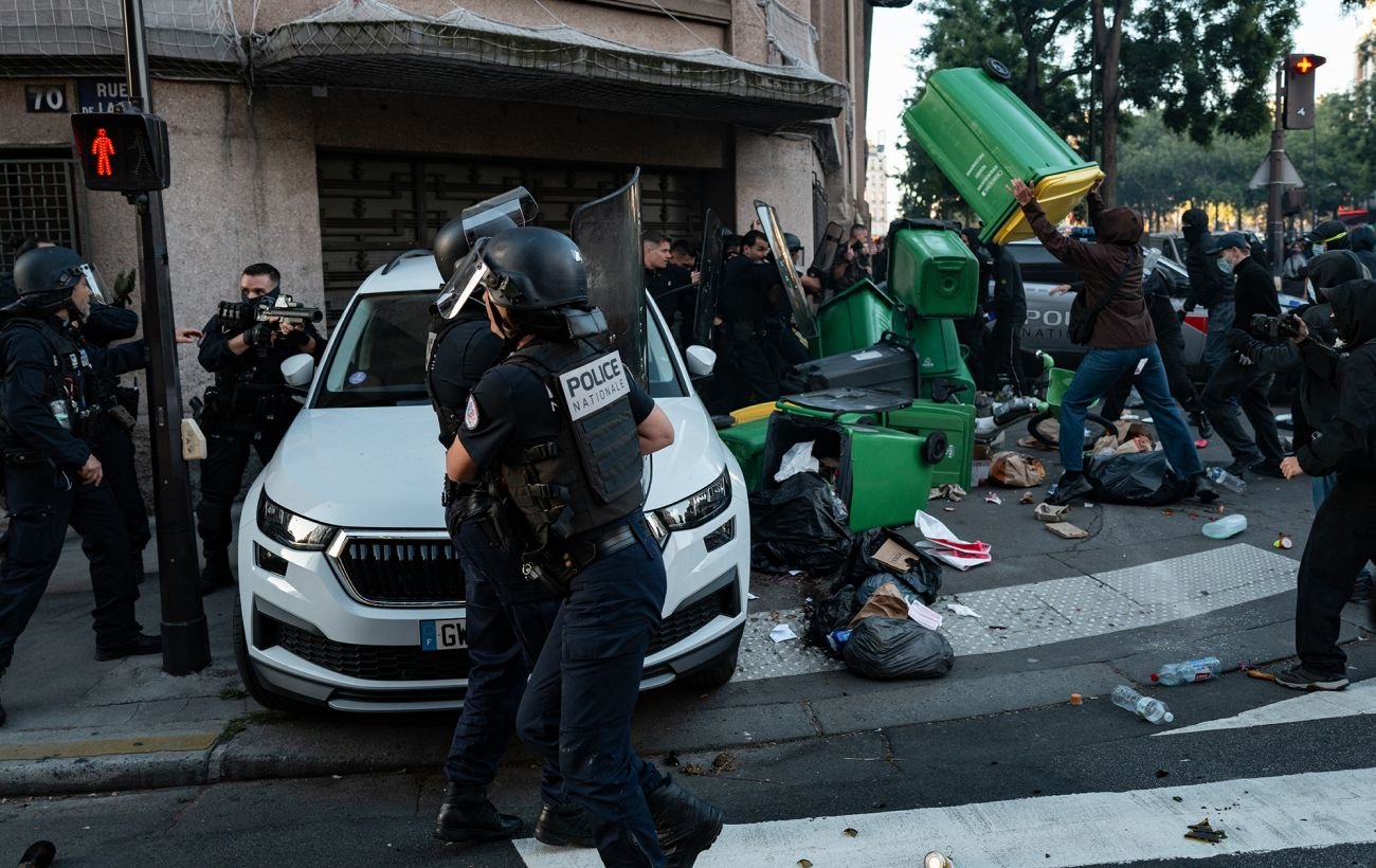Во Франции во время протестов задержали более 1800 человек, митинги охватили соседнюю страну