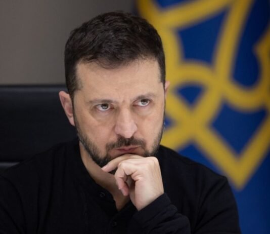 Зеленский подписал законы о налогах на посылки и отчетность онлайн-платформ