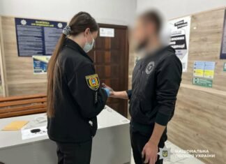 В Одессе работника почты подозревают в присвоении 450 тысяч гривен: подробности