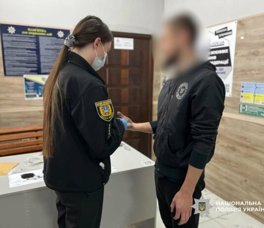 В Одессе работника почты подозревают в присвоении 450 тысяч гривен: подробности
