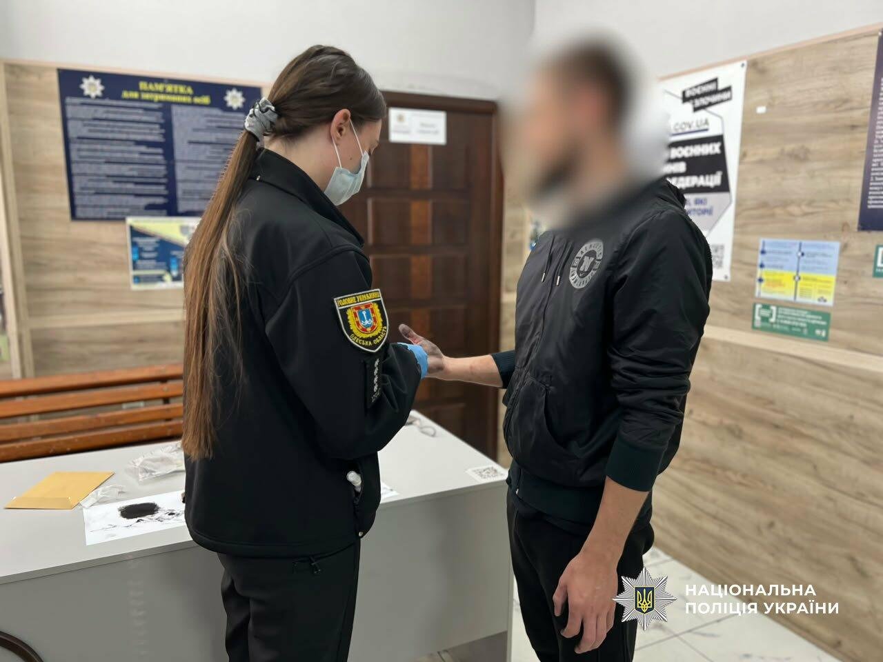 В Одессе работника почты подозревают в присвоении 450 тысяч гривен: подробности