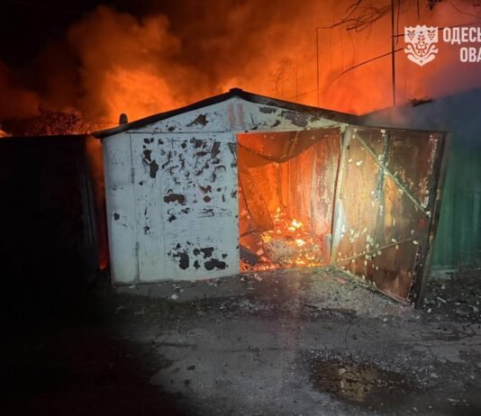 Масштабные пожары после ночной атаки на Одесщину: россияне ударили по предприятию и гаражам — ОБНОВЛЯЕТСЯ