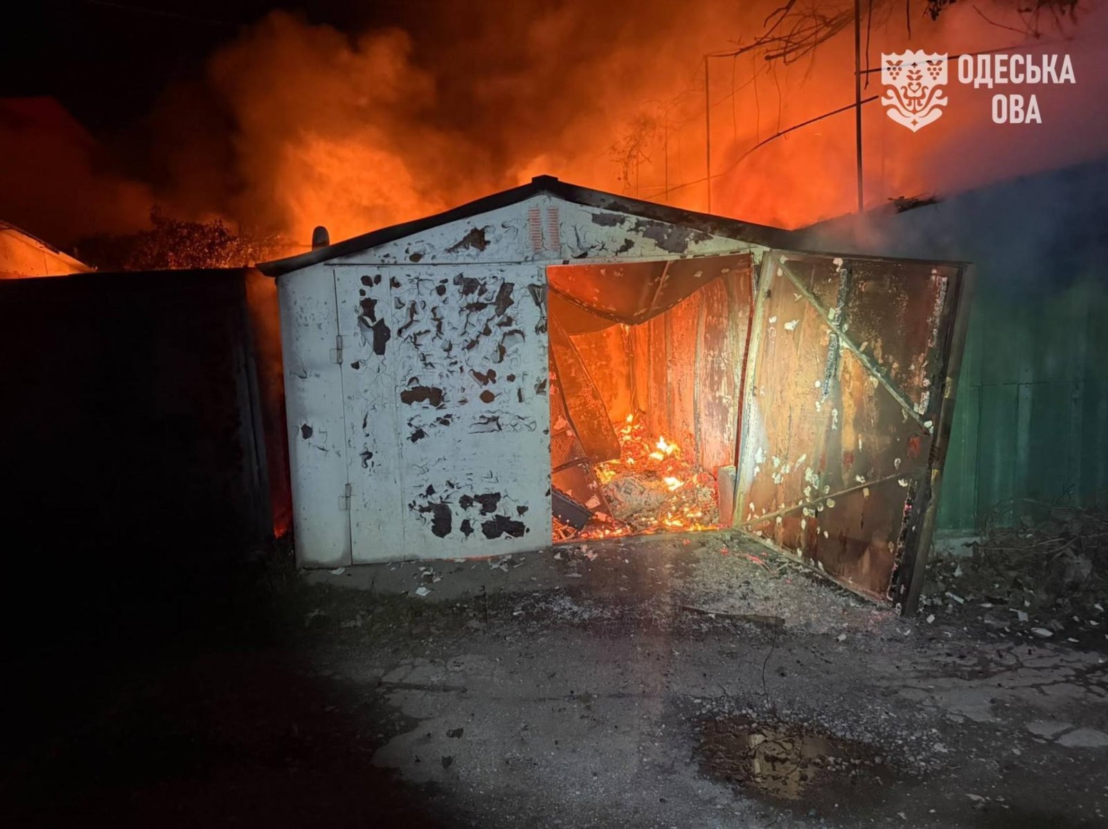 Масштабные пожары после ночной атаки на Одесщину: россияне ударили по предприятию и гаражам — ОБНОВЛЯЕТСЯ