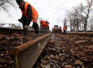 Россияне атаковали дронами железнодорожную инфраструктуру Полтавы, в городе раздавались взрывы