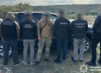 Тайный отсек в багажнике и 6 тысяч за маршрут: в Одессе разоблачили схему переправки за границу