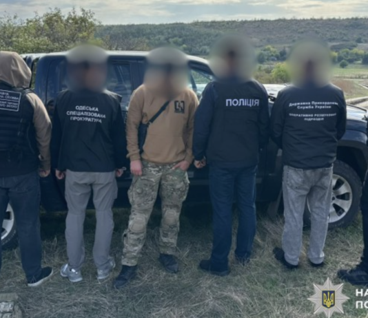 Тайный отсек в багажнике и 6 тысяч за маршрут: в Одессе разоблачили схему переправки за границу