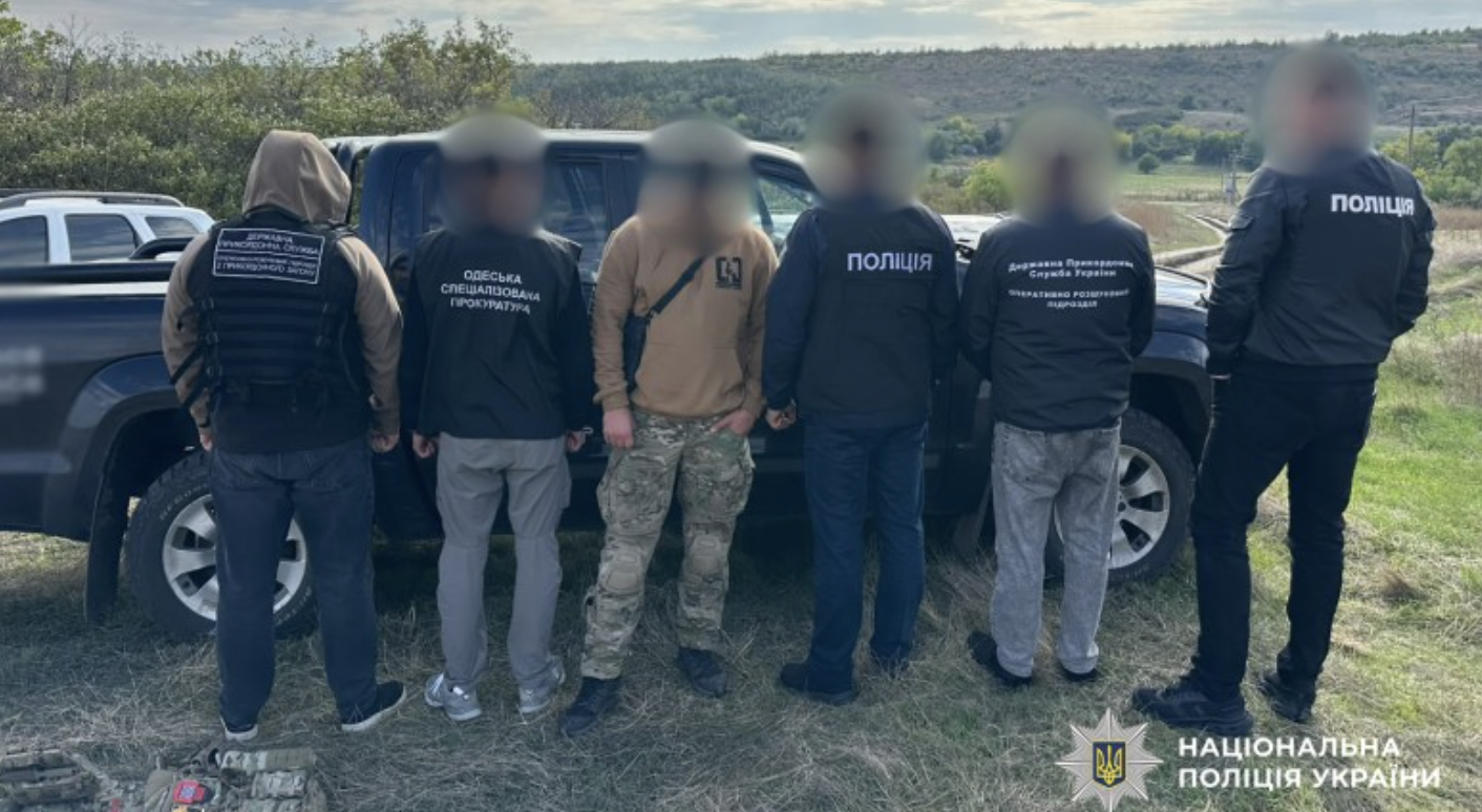 Тайный отсек в багажнике и 6 тысяч за маршрут: в Одессе разоблачили схему переправки за границу