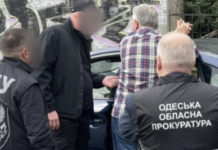 Прикрывался связями среди военных: в Одесской области адвоката подозревают в получении взятки