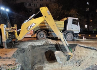 Под Одессой раскапывают водопровод на глубине 7 метров: почему ремонт затягивается