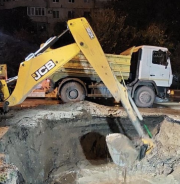 Под Одессой раскапывают водопровод на глубине 7 метров: почему ремонт затягивается