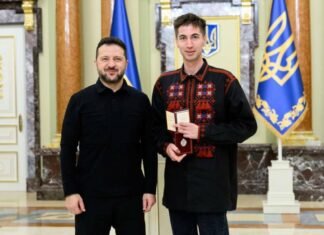 Учитель из Одессы получил звание от Зеленского: кто стал «Заслуженным учителем Украины»