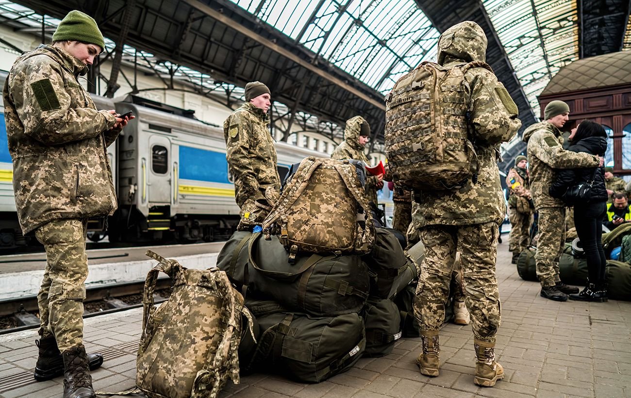 Военное положение и мобилизацию в Украине снова продолжат: какая новая дата