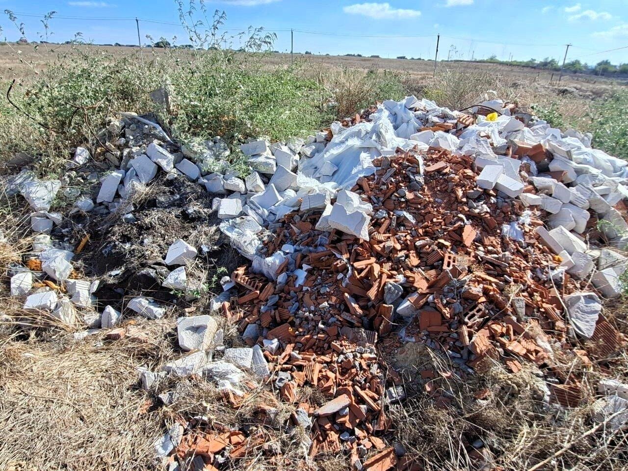 Земля под завалами мусора: в Одесской области обнаружили две несанкционированные свалки